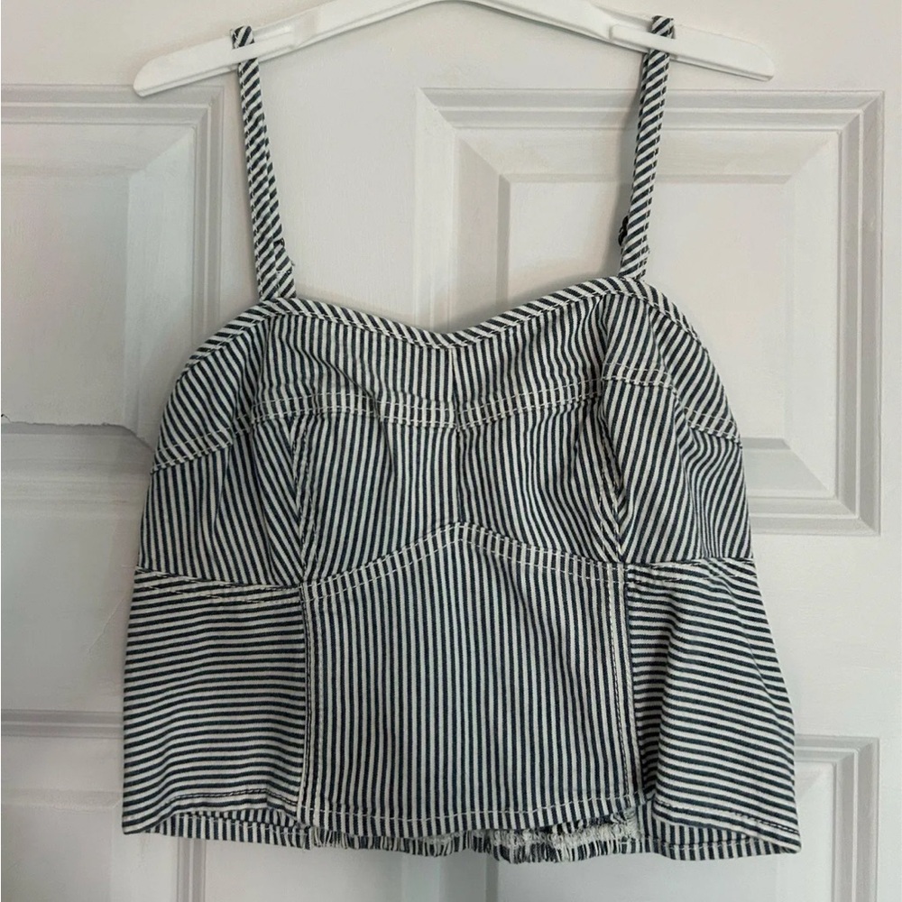 Universal Threads Crop Top